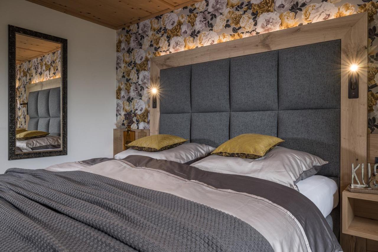 Hotel Burgschrofn トゥクス エクステリア 写真