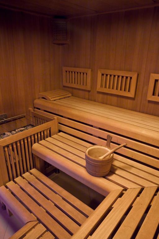 Hotel Burgschrofn トゥクス エクステリア 写真