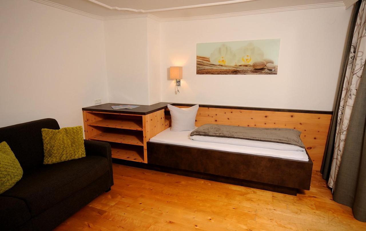 Hotel Burgschrofn トゥクス エクステリア 写真