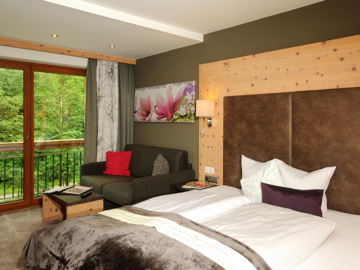 Hotel Burgschrofn トゥクス エクステリア 写真